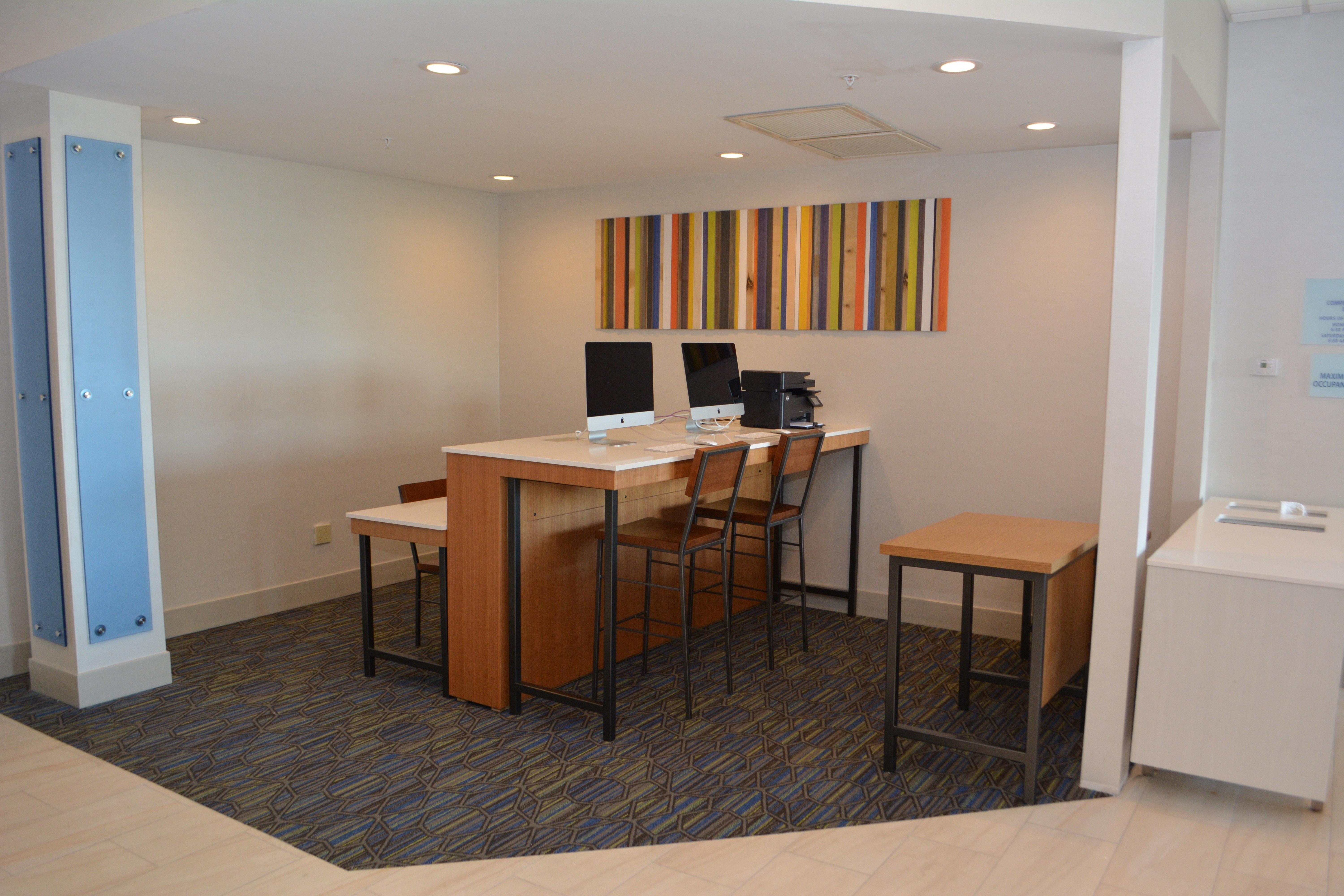 Holiday Inn Express & Suites Waterville - North By Ihg Esterno foto
