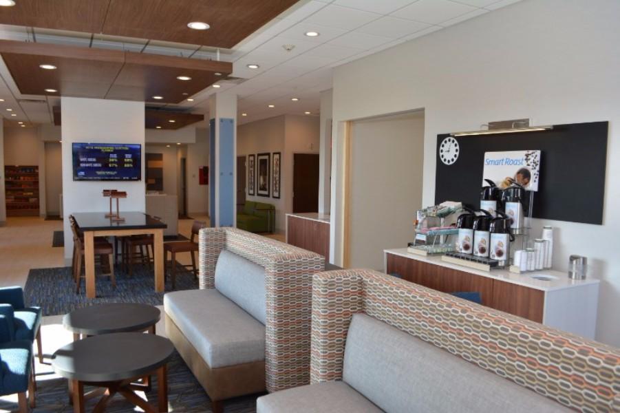 Holiday Inn Express & Suites Waterville - North By Ihg Esterno foto