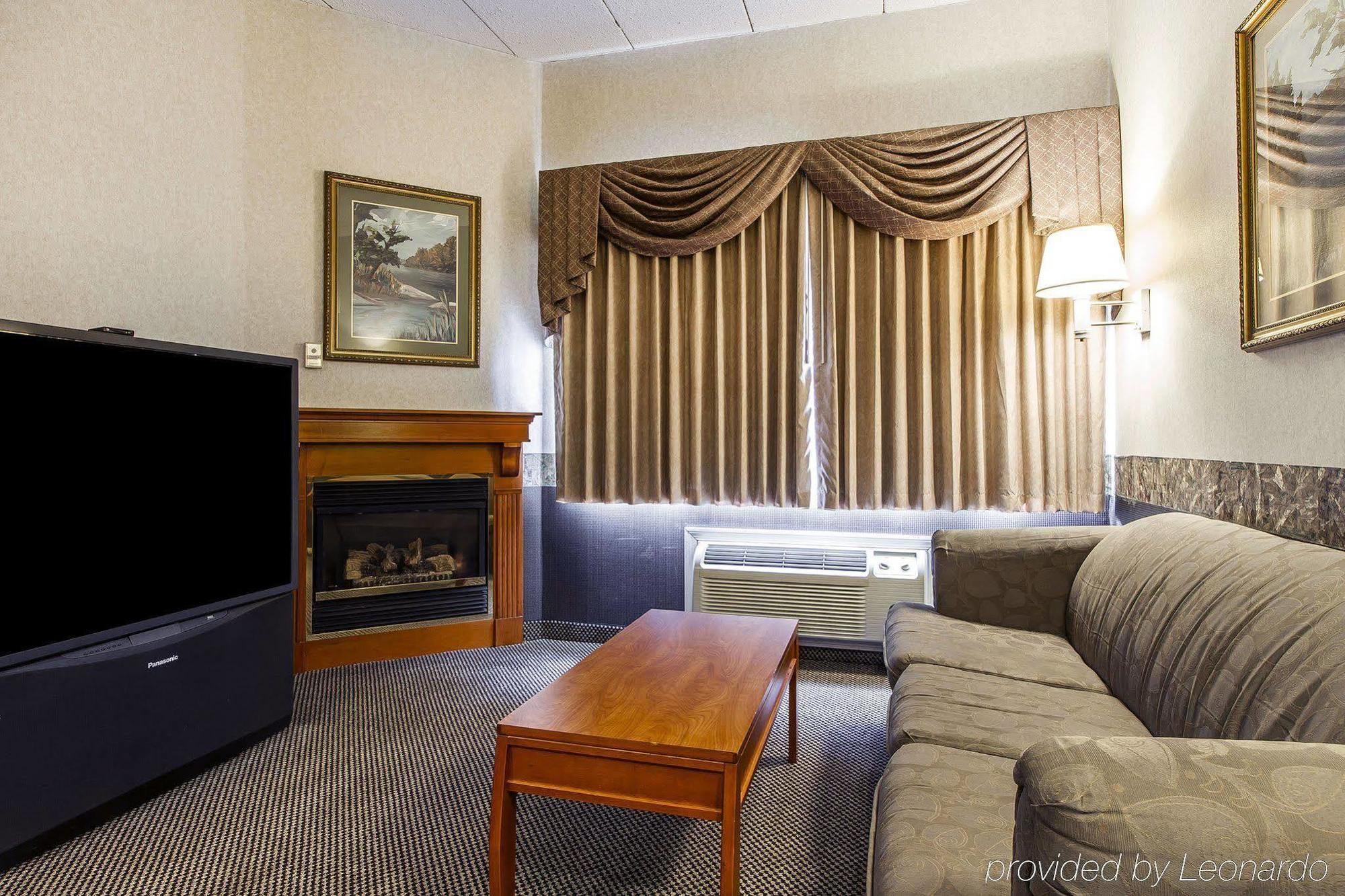 Holiday Inn Express & Suites Waterville - North By Ihg Esterno foto