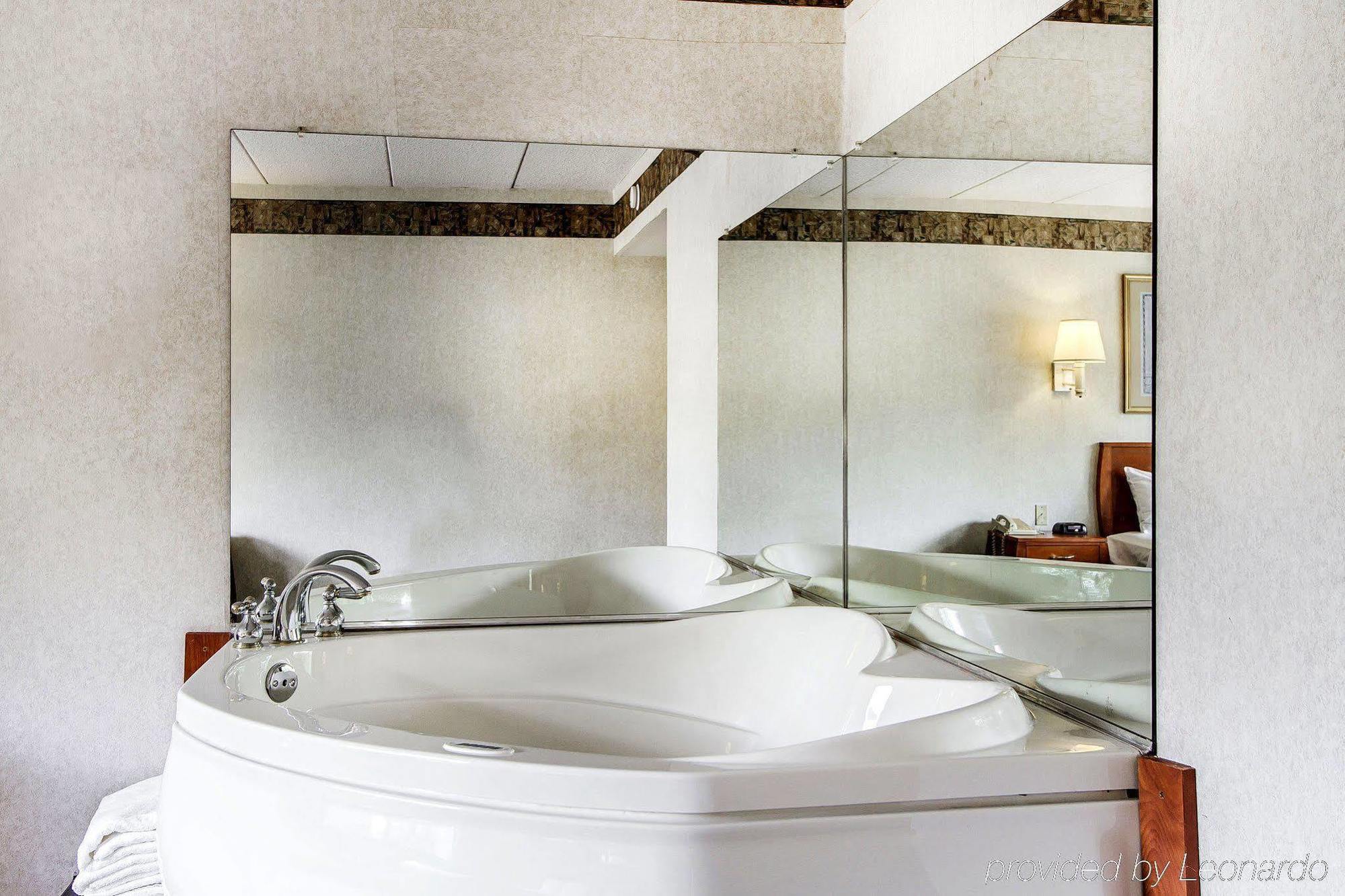 Holiday Inn Express & Suites Waterville - North By Ihg Esterno foto
