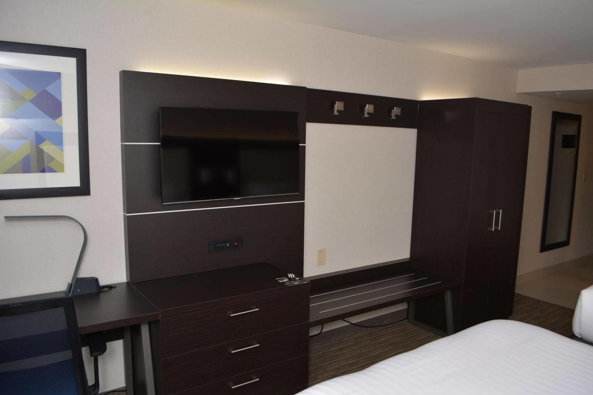 Holiday Inn Express & Suites Waterville - North By Ihg Esterno foto